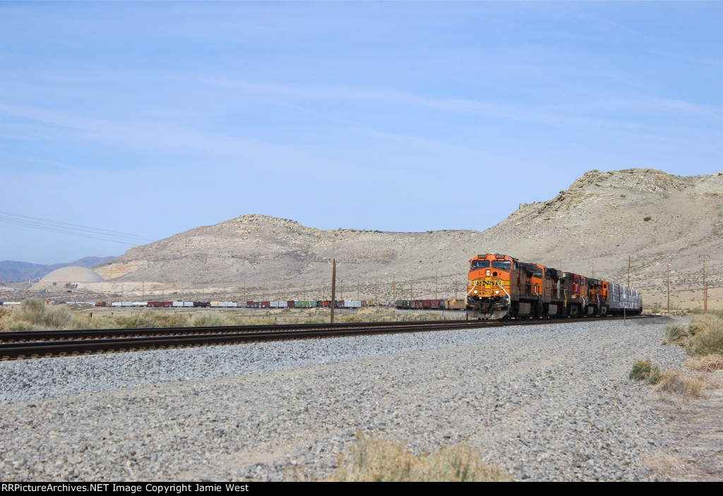 BNSF Manifest at Monolith